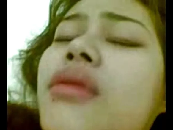 Indonésien fille xxx jeune première anal.