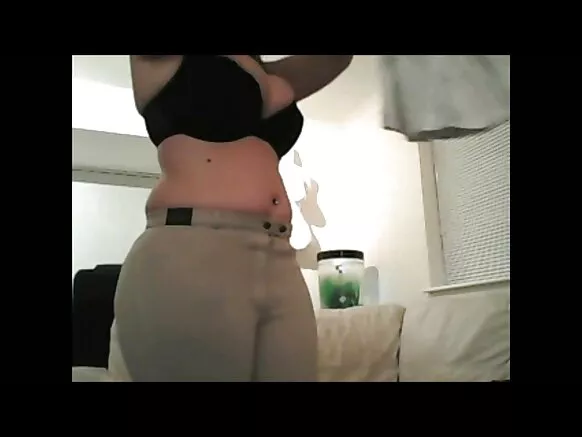 Angle’m be bla kun mɔ be flɛ i kɛ PAWG’n, ɔ yi i wun tralɛ’n, kpɛkun ɔ yo striptease anal HD 18 i pantalon tɛtɛ’n nun.