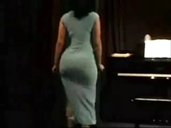 Arabu mɔ be le aflunmun dandan’n, be man min mantanfuɛ sexy’n i anal.