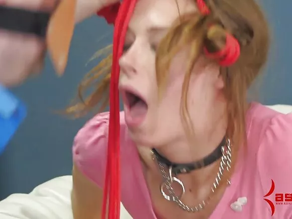 Alexa Nova sro, ɔ trɛ i aflunmun’n, ɔ fu i ja’n, kpɛkun ɔ le orgasme anal m’ɔ yo i awlo lɔ’n i nuan.