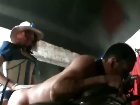 Strapon klofuɛ’n fuck i 3 anal, porno extérieur, puta anal.