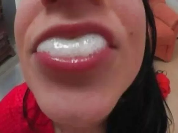 Allemand amateur anal en hd obtient enema avec cum.